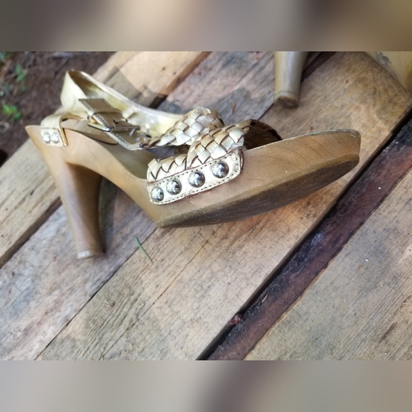 Size 9 Nine West High Heel Platform Shoes Ladies Gold Wood Sandals - Picture 4 of 8